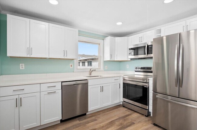 Building Photo - 322 Bayshore Dr