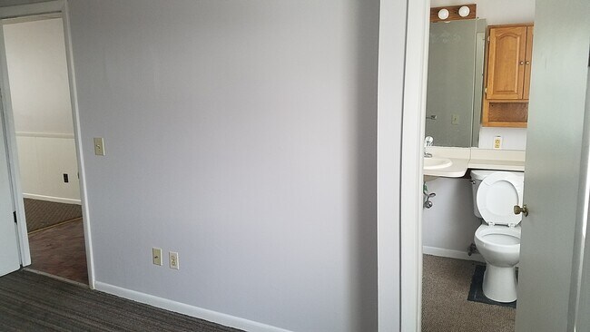 Building Photo - 595 Rock Beach Rd | Apt 4 | 1 BD/1 BA | Ir...