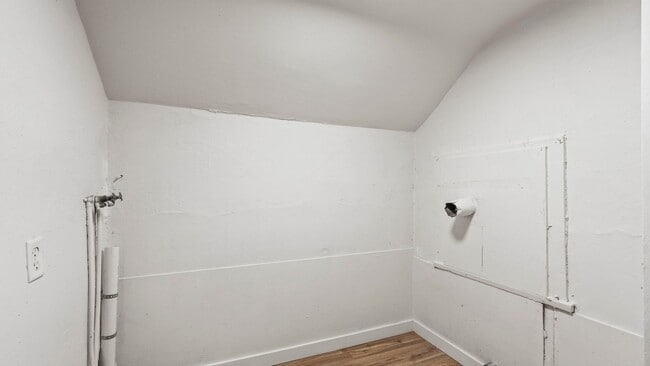 Building Photo - COMING SOON! 3 Bedroom House