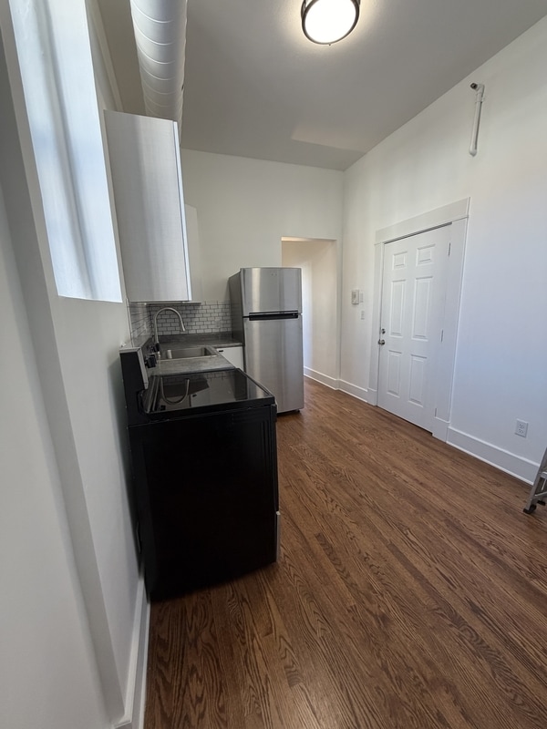 Building Photo - 816 Massachusetts St