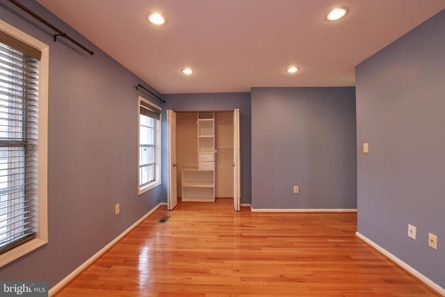 Building Photo - 935 S Rolfe St