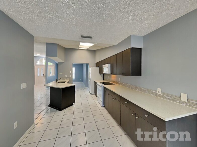 Building Photo - 7028 Covewood Dr
