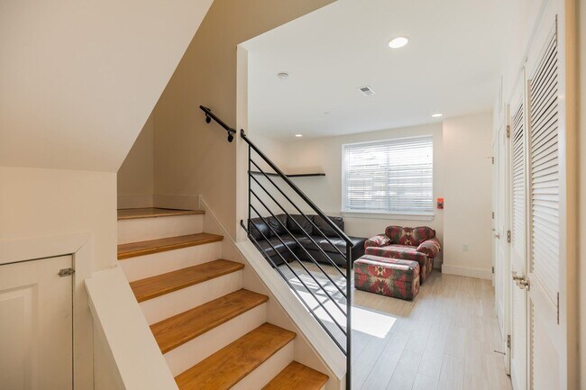 Building Photo - 910 N 19th St