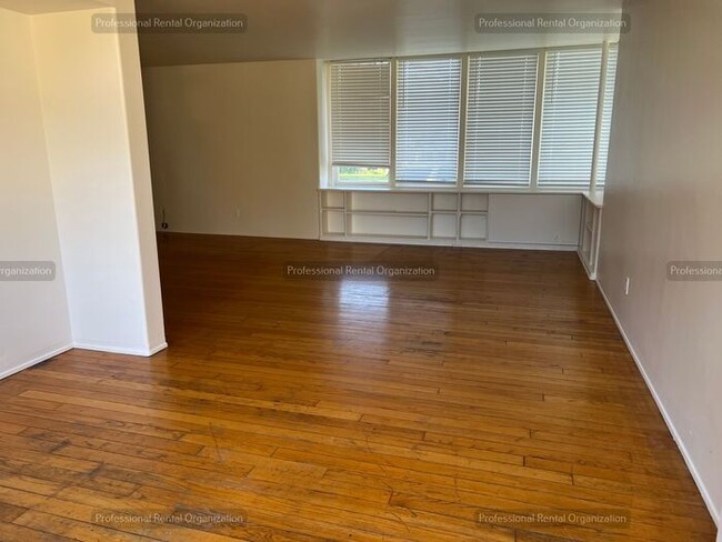 Building Photo - Large Historical Mare Island Duplex Unit