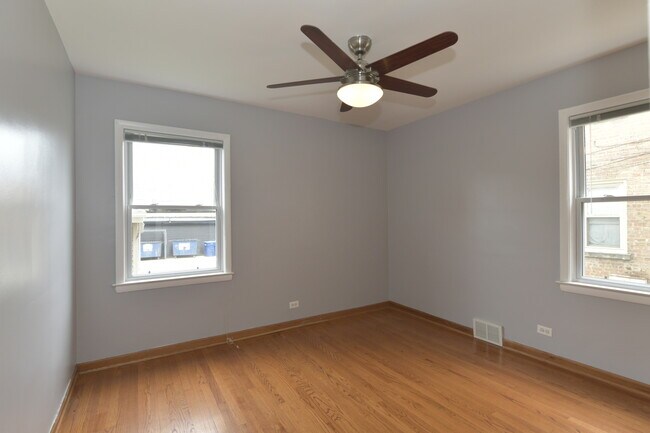 Building Photo - 4914 Louise St