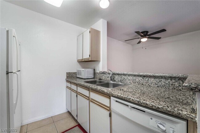 Building Photo - 2200 S Fort Apache Rd