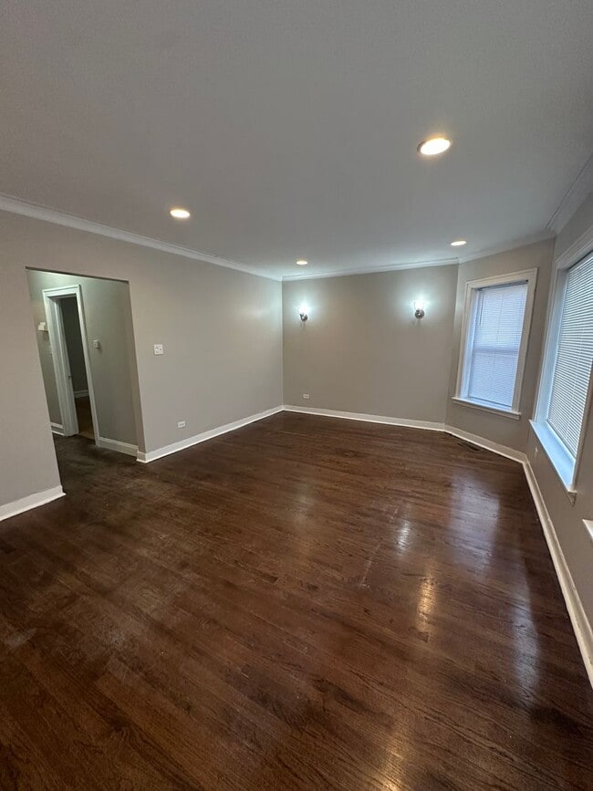 Building Photo - 8518 S Bennett Ave