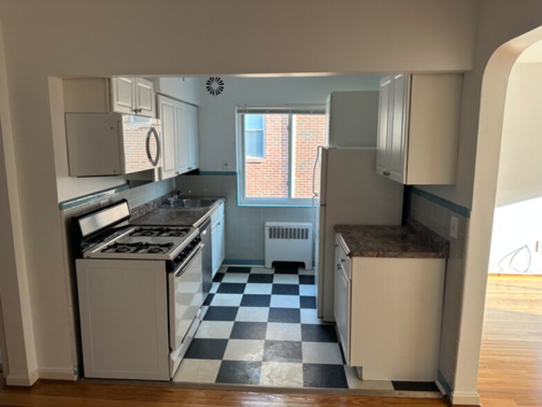 Building Photo - 1271 Morten St