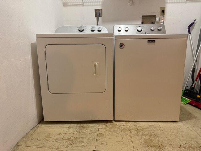 Building Photo - 1389 Pines Ln