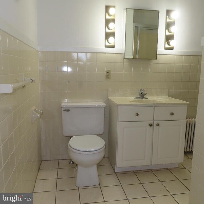 Building Photo - 304 S Coldbrook Ave