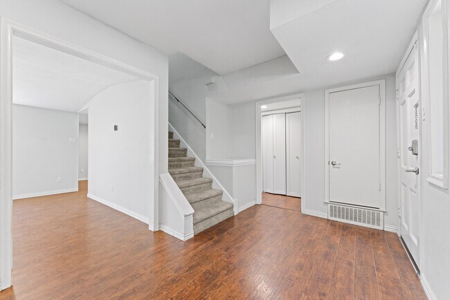 Building Photo - 13036 Glenside Dr