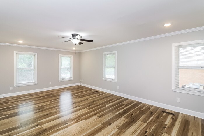 Building Photo - 442 Lynhurst Dr SW