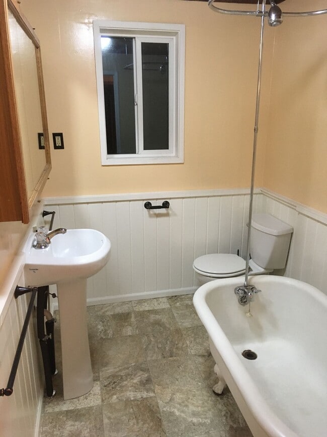 Building Photo - 1941 28th Pl