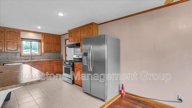 Building Photo - 4956 S Maybelle Ave