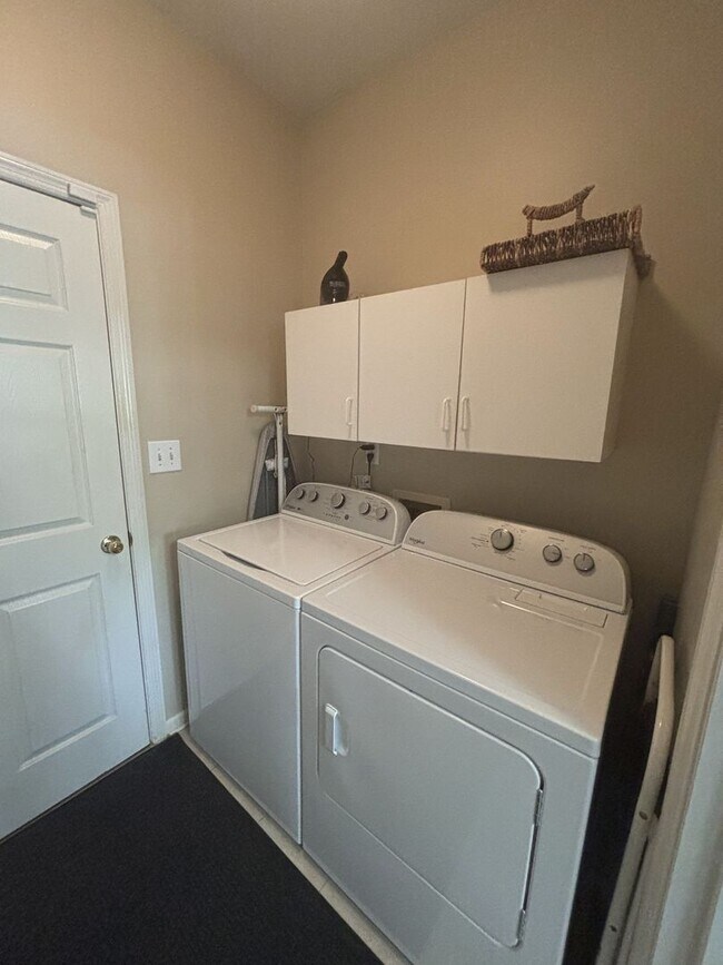 Building Photo - Spacious 3 Bed 2 Bath Home In Homewood With Large Basement