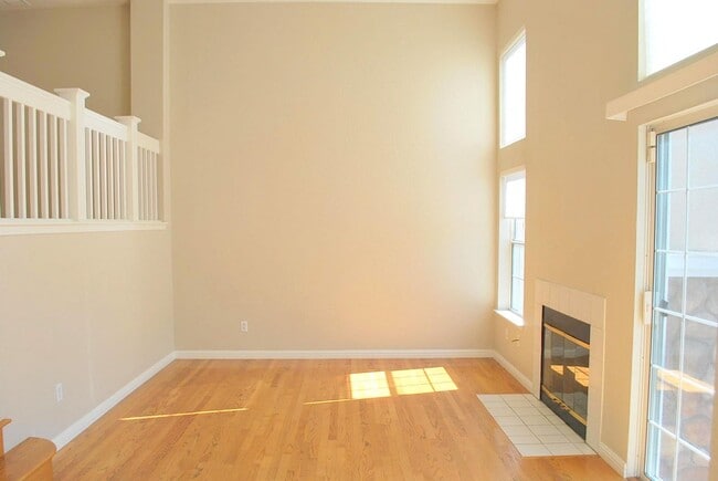 Building Photo - Sharp & Contemporary Townhouse in Beautiful Danville!