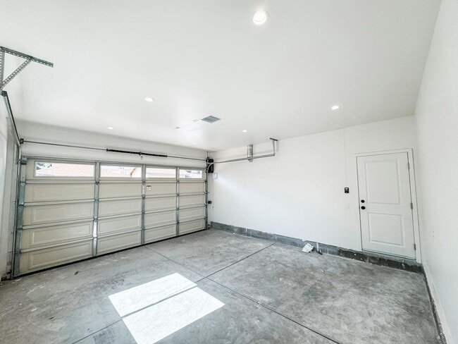 Building Photo - Brand new construction