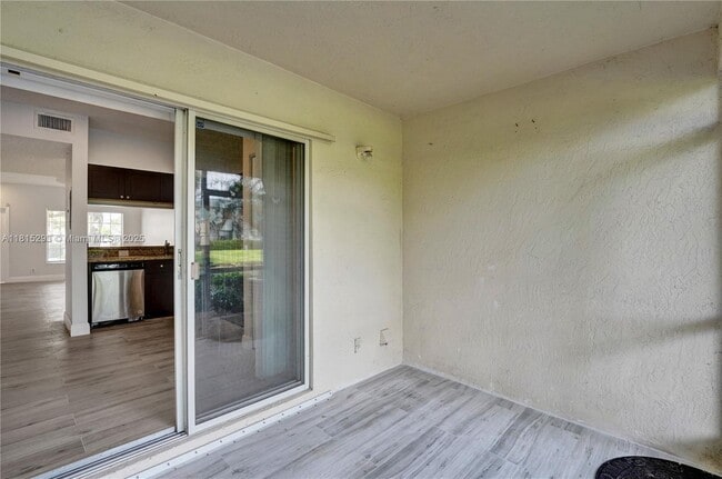 Building Photo - 16607 Hemingway Dr