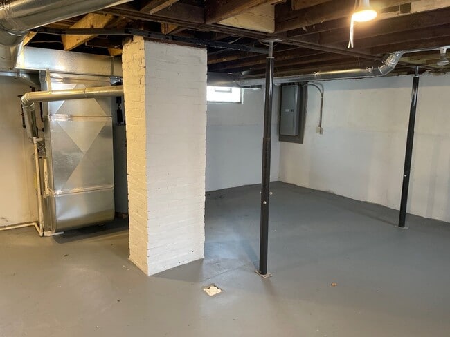 Building Photo - 1878 Sequoia St