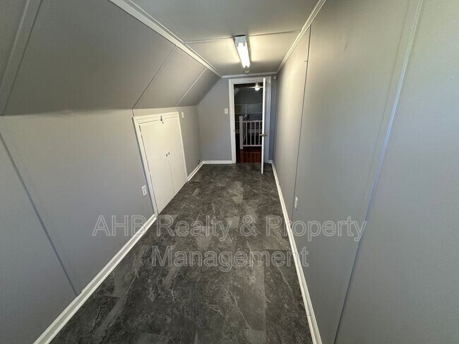 Building Photo - 528 Baldwin Rd