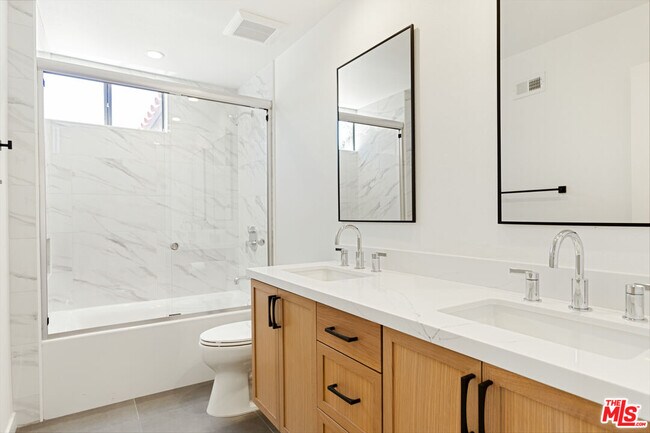 Building Photo - 4933 Collett Ave