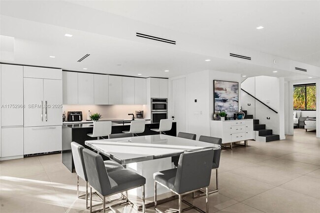 Building Photo - 2572 NE 182nd Terrace