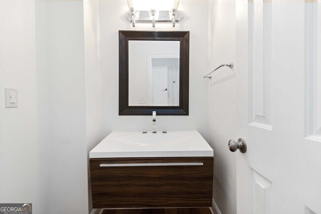 Building Photo - 2308 Defoors Ferry Rd NW