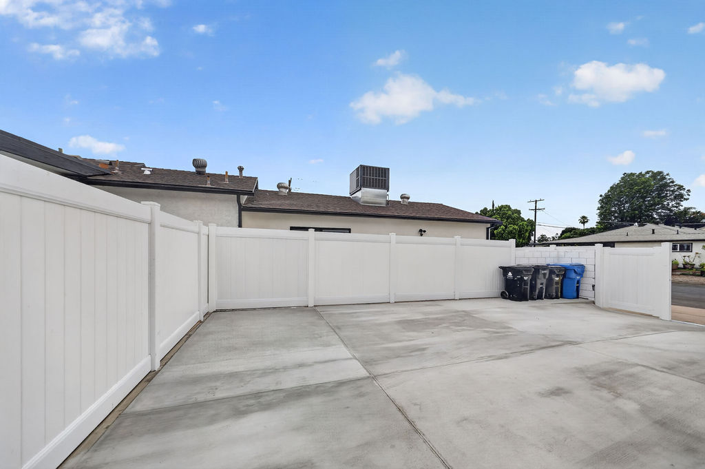 Building Photo - 9614 Bartee Ave