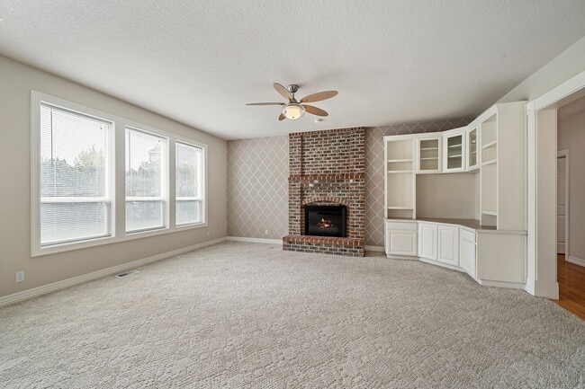 Building Photo - 2284 NW Wheatfield Way