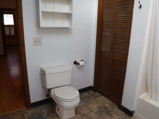 Building Photo - Rattlesnake area house