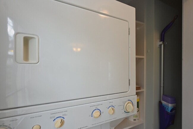 Building Photo - Renovated East Nashville Home | 3BR + Washer/Dryer + Off-Street Parking