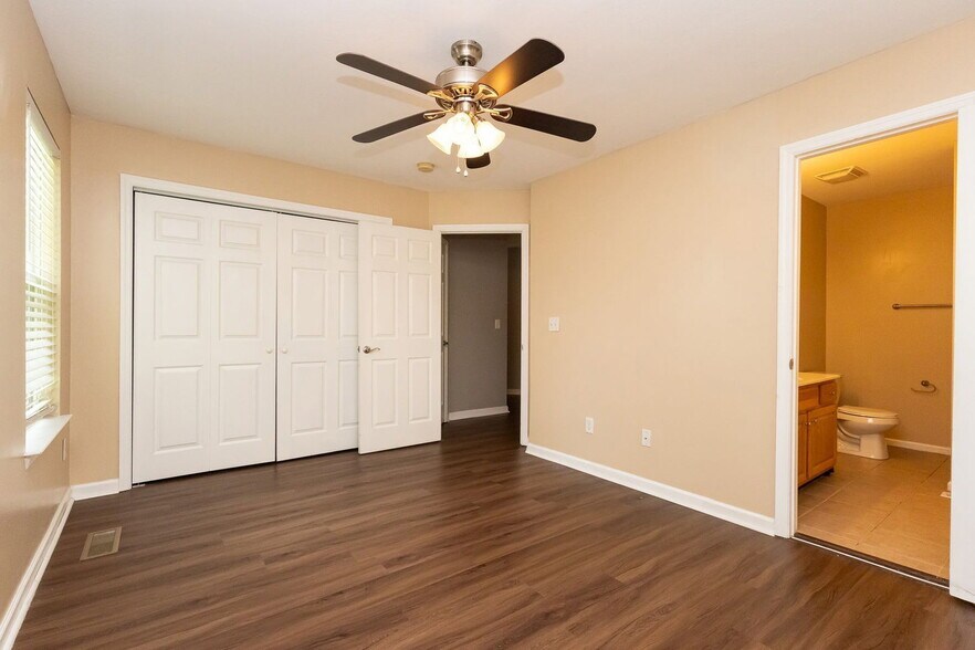 Building Photo - 4705 Montview Dr