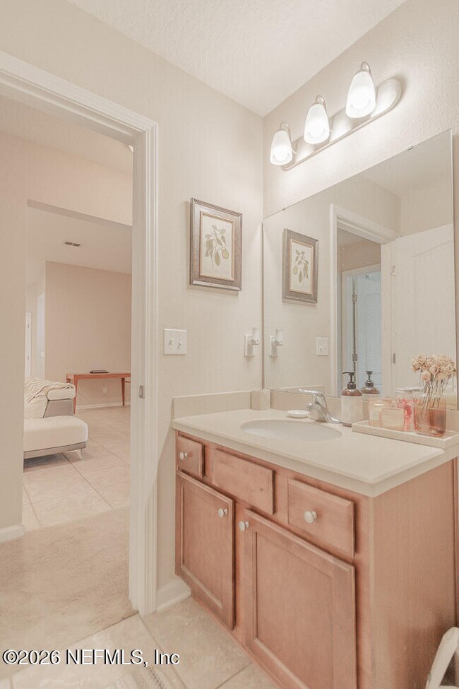 Building Photo - 15816 Twin Creek Dr