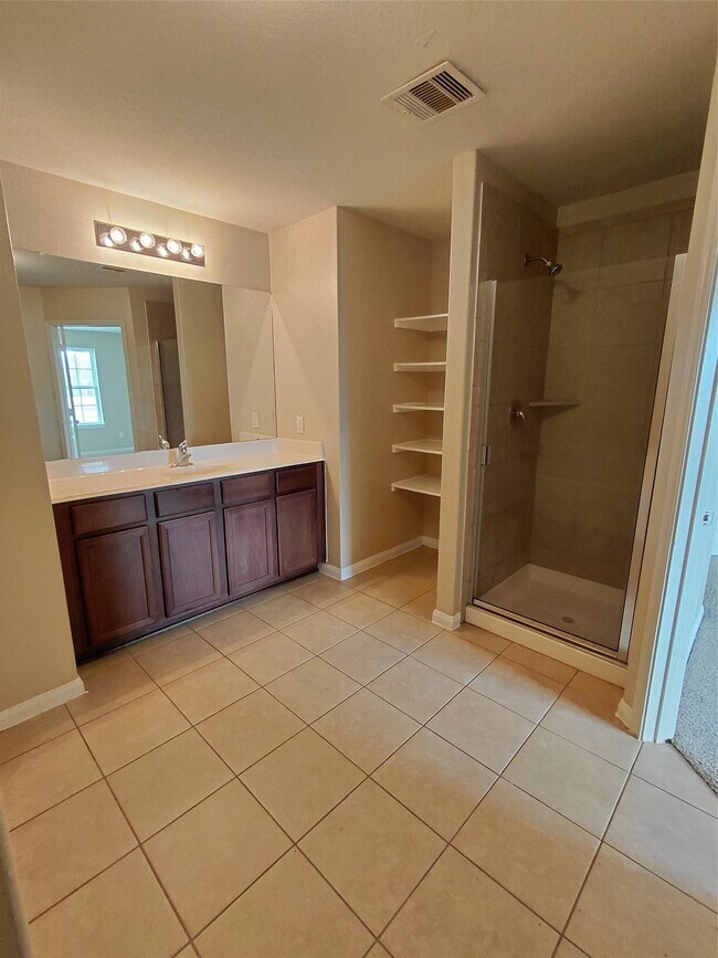 Building Photo - 8902 Stagewood Dr