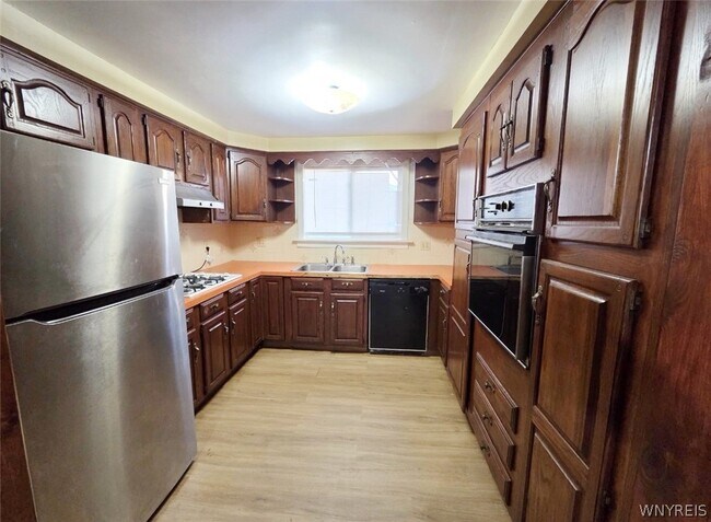 Building Photo - 80 Midland Dr