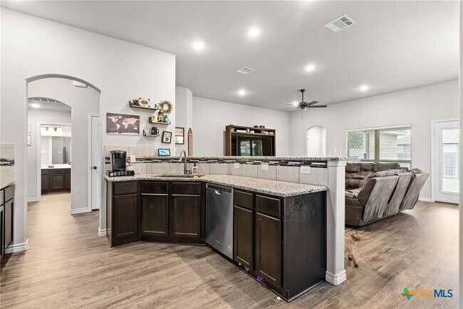 Building Photo - 907 Mclaury Cove