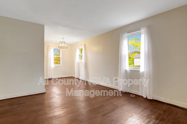 Building Photo - 2238 Farrington Ave