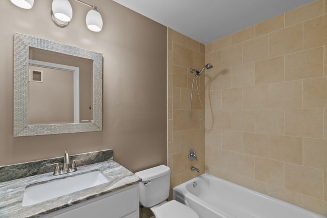 Building Photo - 665 Top Notch Ln