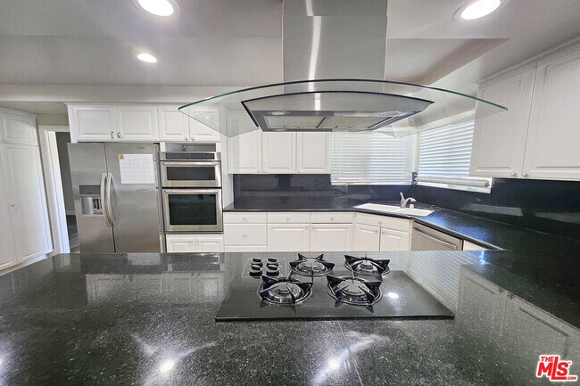 Building Photo - 23526 Dolorosa St