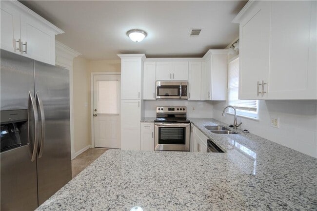 Building Photo - 6593 Dunwoody Trail