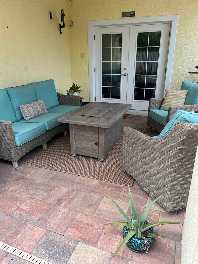 Building Photo - 536 Ontario Ave