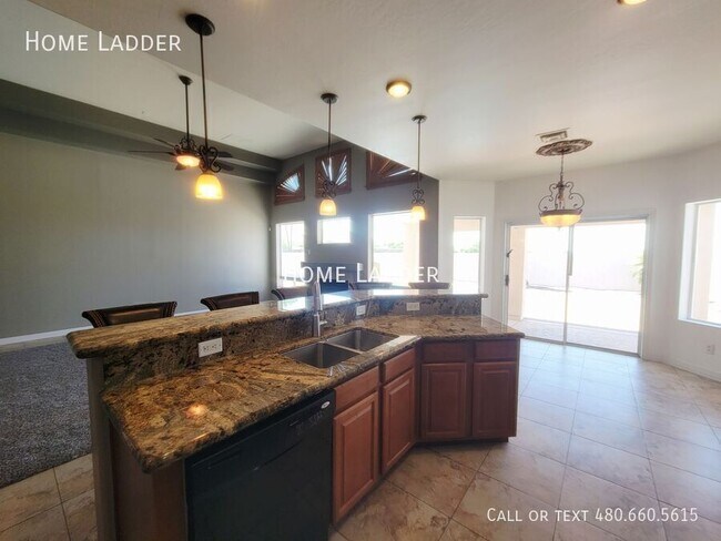 Building Photo - 9030 S 10th Dr