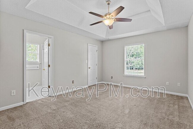 Building Photo - 5 Astor Ct