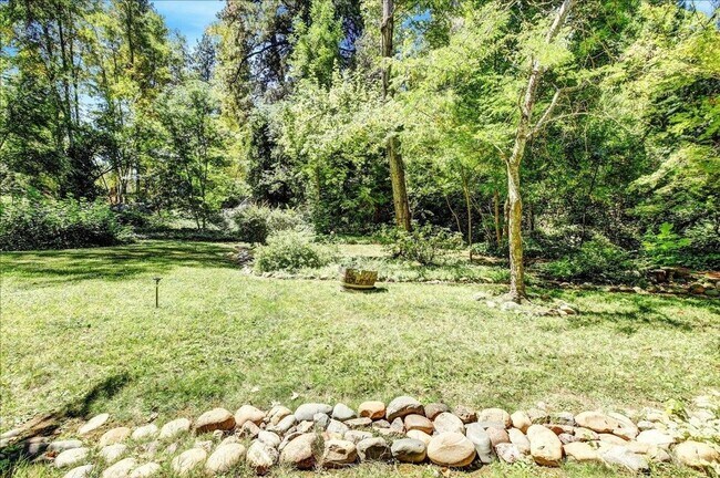 Building Photo - Very Desirable Woodbridge Townhouse in Nevada City