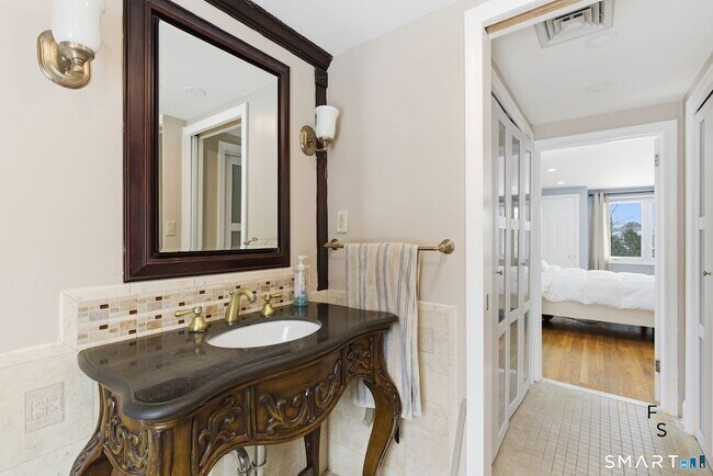 Building Photo - 508 Highland St