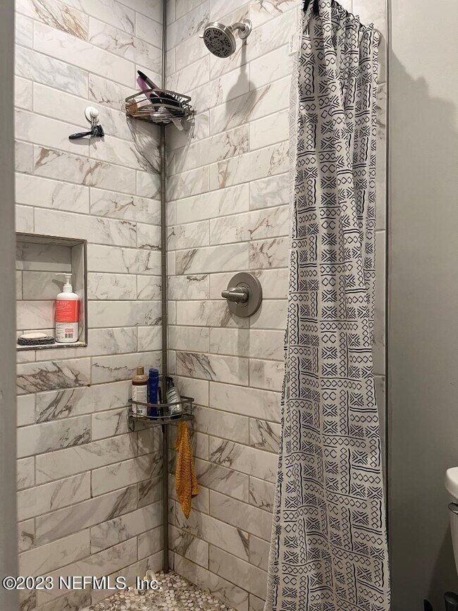 Building Photo - 1337 Menna St