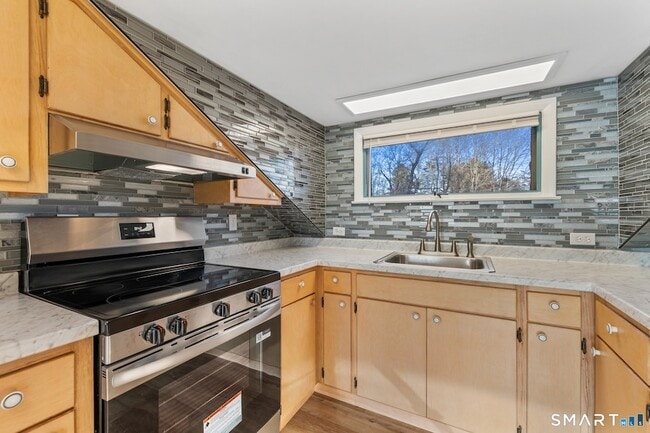 Building Photo - 85 Hicock Dr