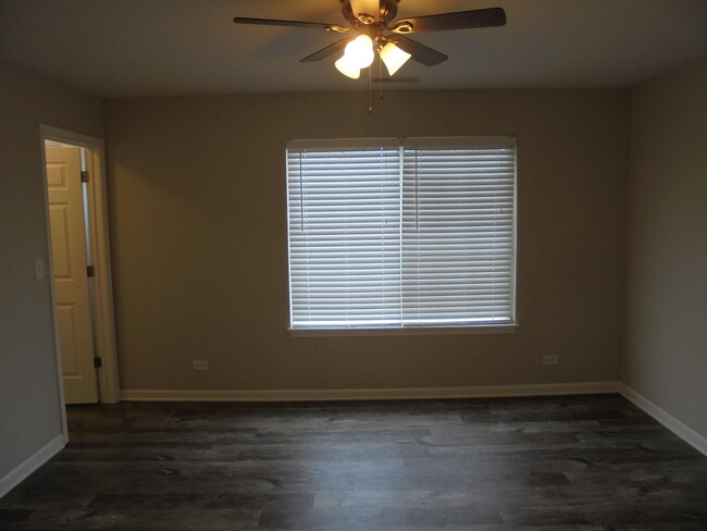 Building Photo - 674 Lincoln Station Dr