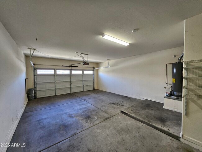 Building Photo - 2065 E Hulet Dr