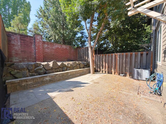 Building Photo - 17230 NW Widgi Creek Ct